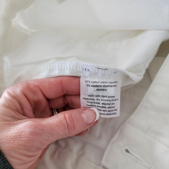 Tommy Hilfiger Women's White Mid-length 9" Inseam Chino Shorts Size 14 - Picture 11 of 11